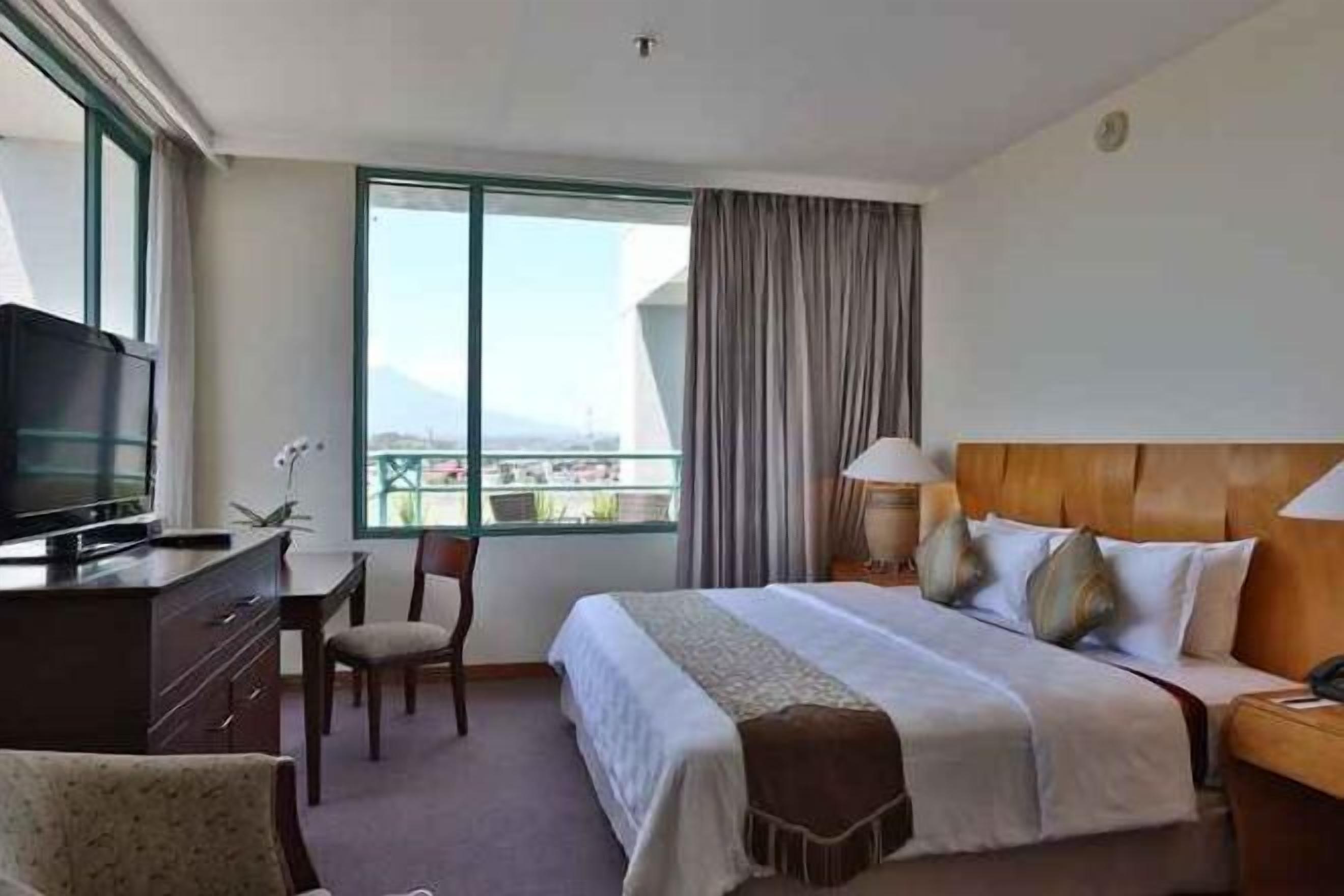 Minibar, in-room safe, desk, rollaway beds