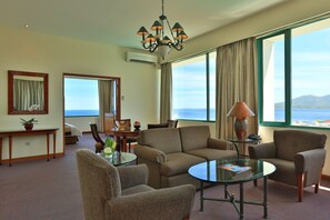 1 bedroom, minibar, in-room safe, desk
