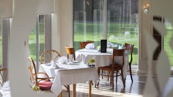 Breakfast, lunch, dinner served; British cuisine, garden views