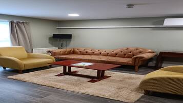 Suite, 1 King Bed, Non Smoking (Shower Only) | Select Comfort beds, desk, iron/ironing board, free WiFi