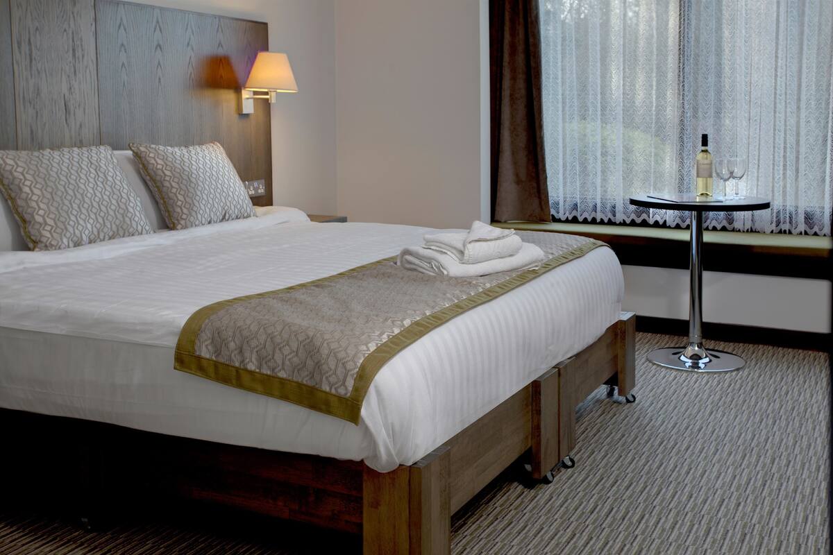 Select Comfort beds, desk, iron/ironing board (on request), WiFi (free)