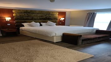 Suite, 1 King Bed, Non Smoking (Shower Only) | Select Comfort beds, desk, iron/ironing board, free WiFi