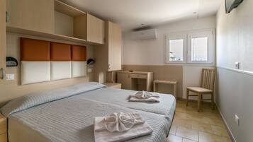 Kahden hengen huone (yksi tai kaksi sänkyä) | Tallelokero huoneessa, ilmainen Wi-Fi, vuodevaatteet