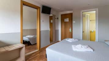 Comfort vierpersoonskamer, 2 slaapkamers | Een kluis op de kamer, gratis wifi, beddengoed