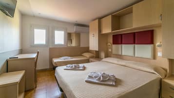 Triple Room | In-room safe, free WiFi, bed sheets