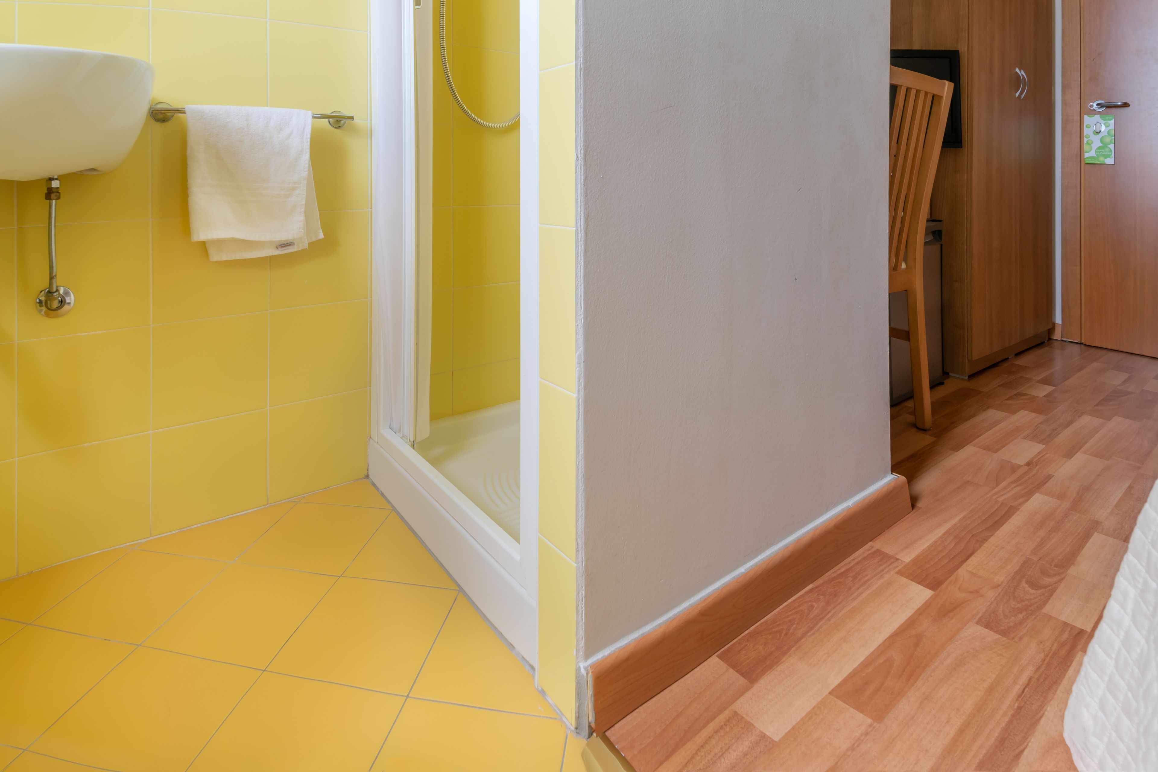 economy single room | bathroom | shower, hair dryer, bidet, towels