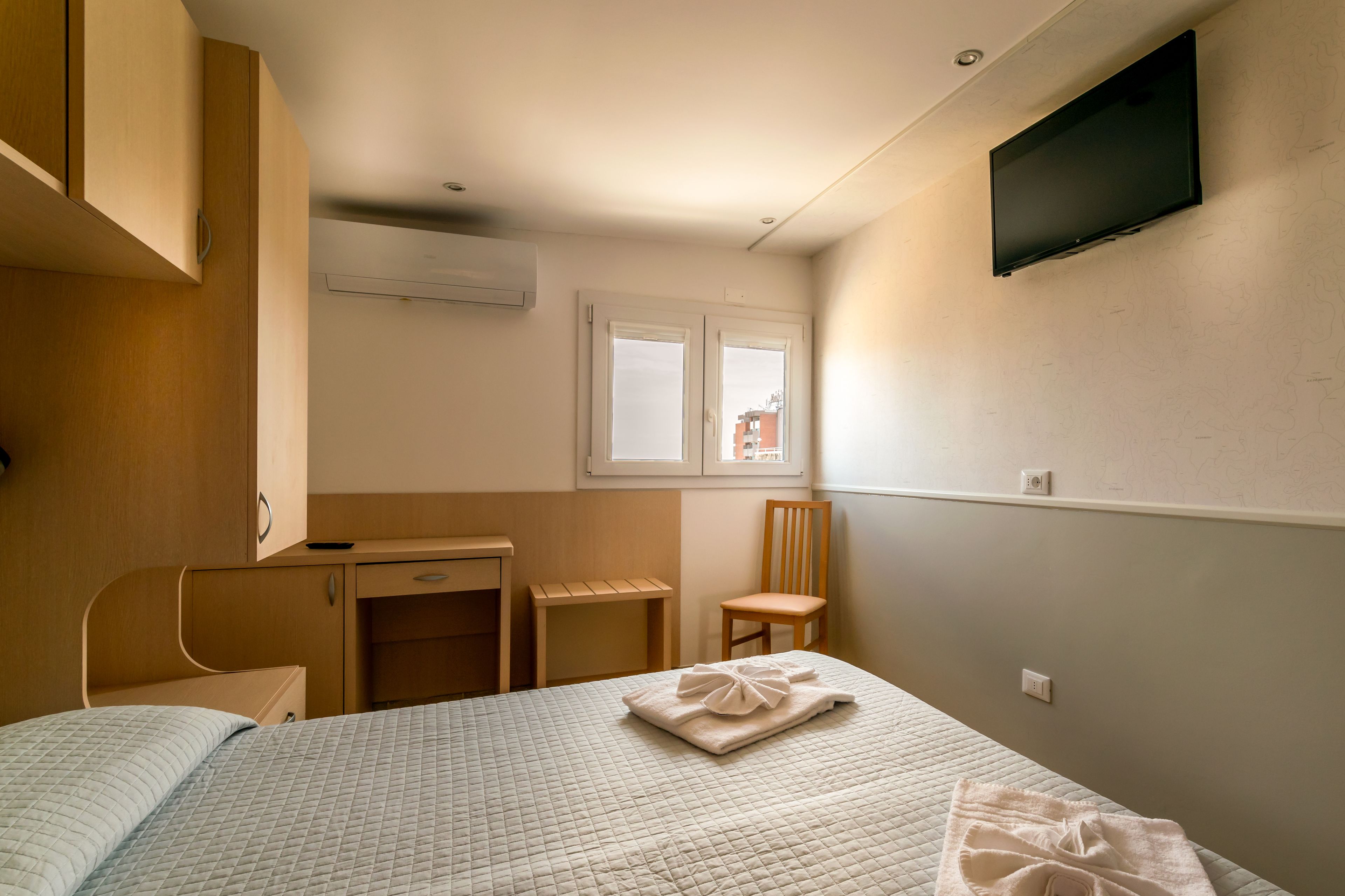 double or twin room | in-room safe, free wifi, bed sheets