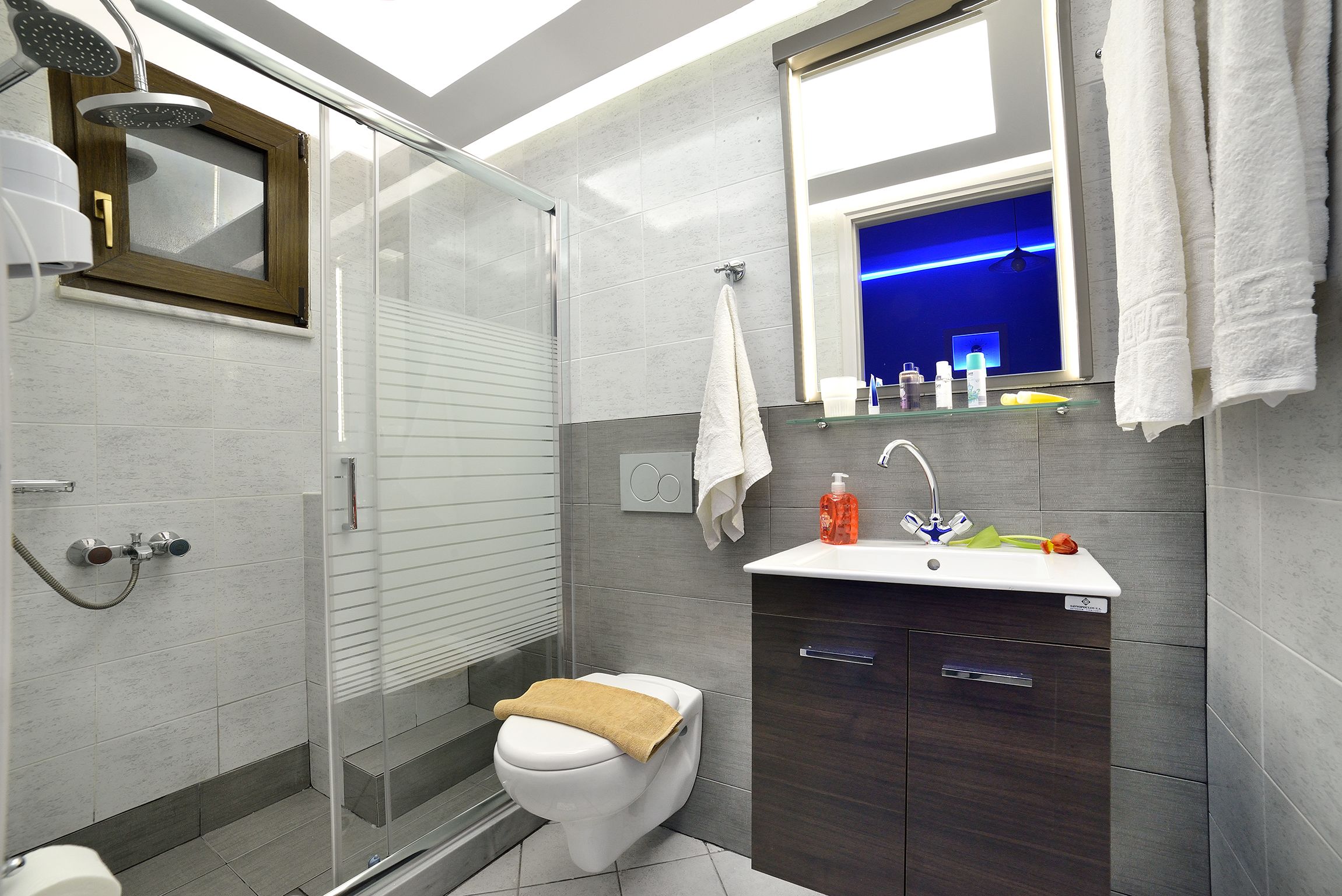 frette italian sheets, premium bedding, in-room safe, blackout curtains