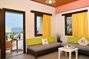 Apartment | Frette Italian sheets, premium bedding, in-room safe, blackout drapes