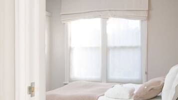 Classic Double Room, Ensuite | Free minibar, iron/ironing board, free WiFi, bed sheets