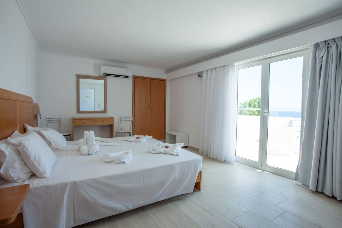 1 habitación, cortinas blackout y sistema de insonorización