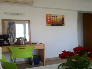 Rideaux occultants, chambres insonorisées, Wi-Fi gratuit, draps fournis