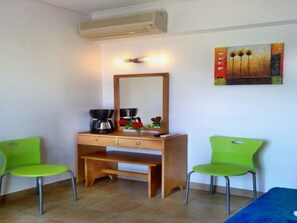32-inch Smart TV with satellite channels - Kos Bay Hotel (Kos)