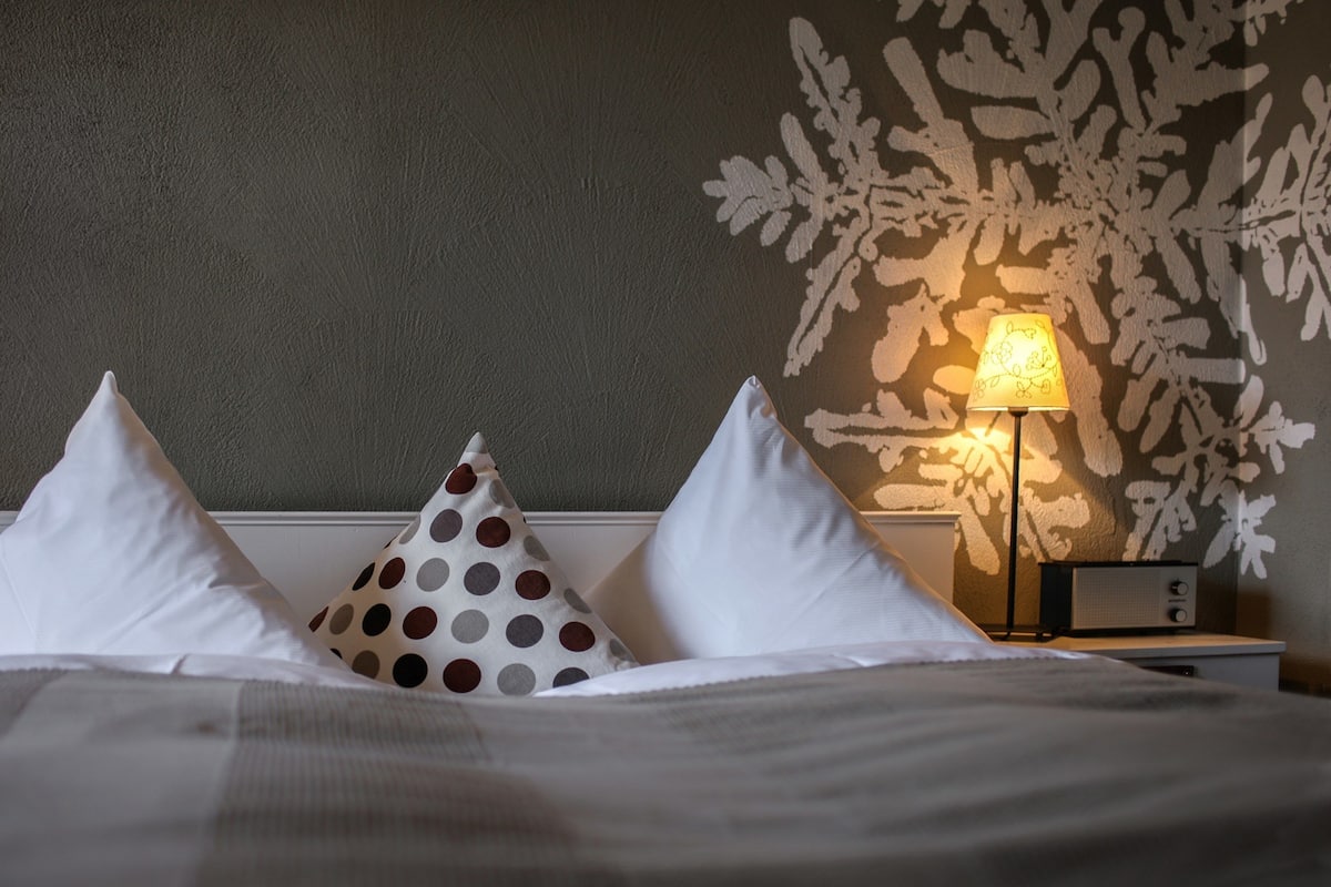 superior double room, balcony | 1 bedroom, in-room safe, individually decorated, individually furnished