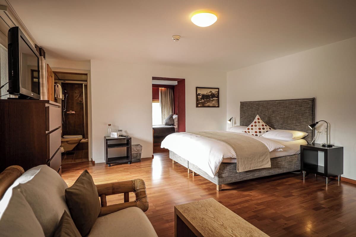 Aromazimmer Grande | 客房內保險箱、獨特裝潢、布置獨特、書桌