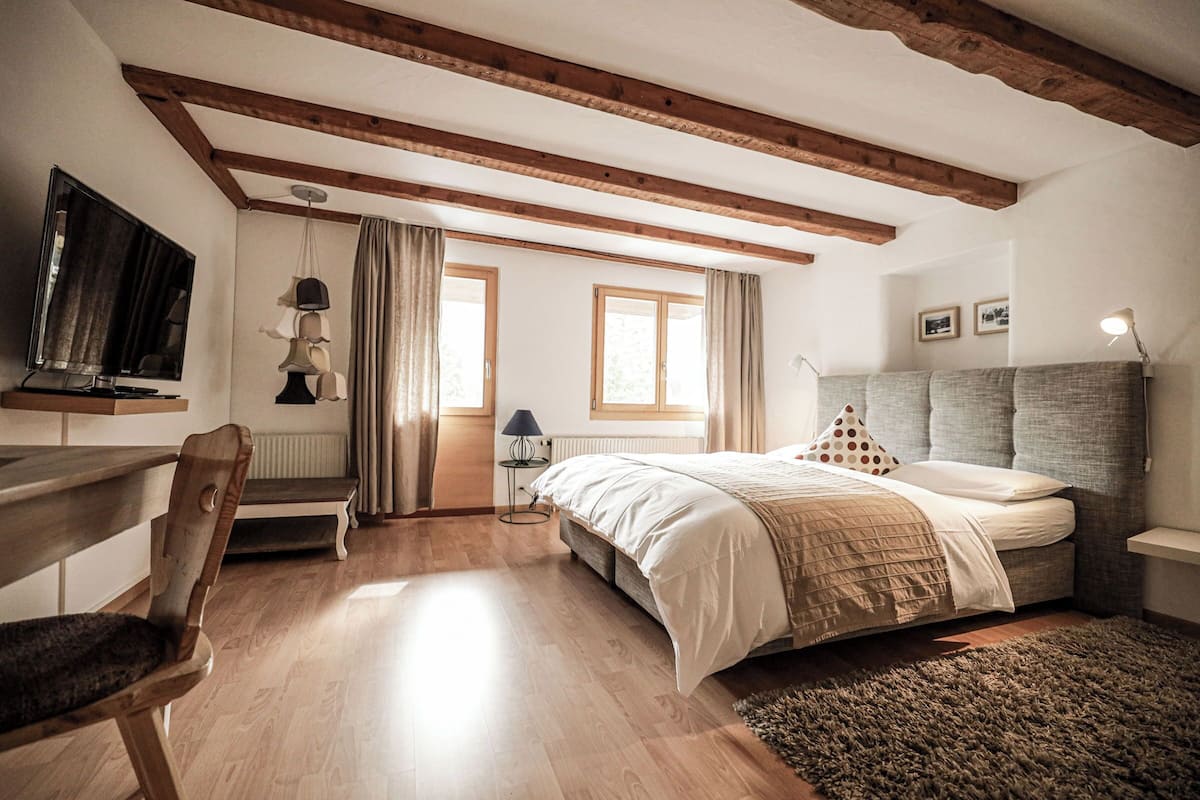 Doppelzimmer Superior ohne Balkon | 客房內保險箱、獨特裝潢、布置獨特、書桌