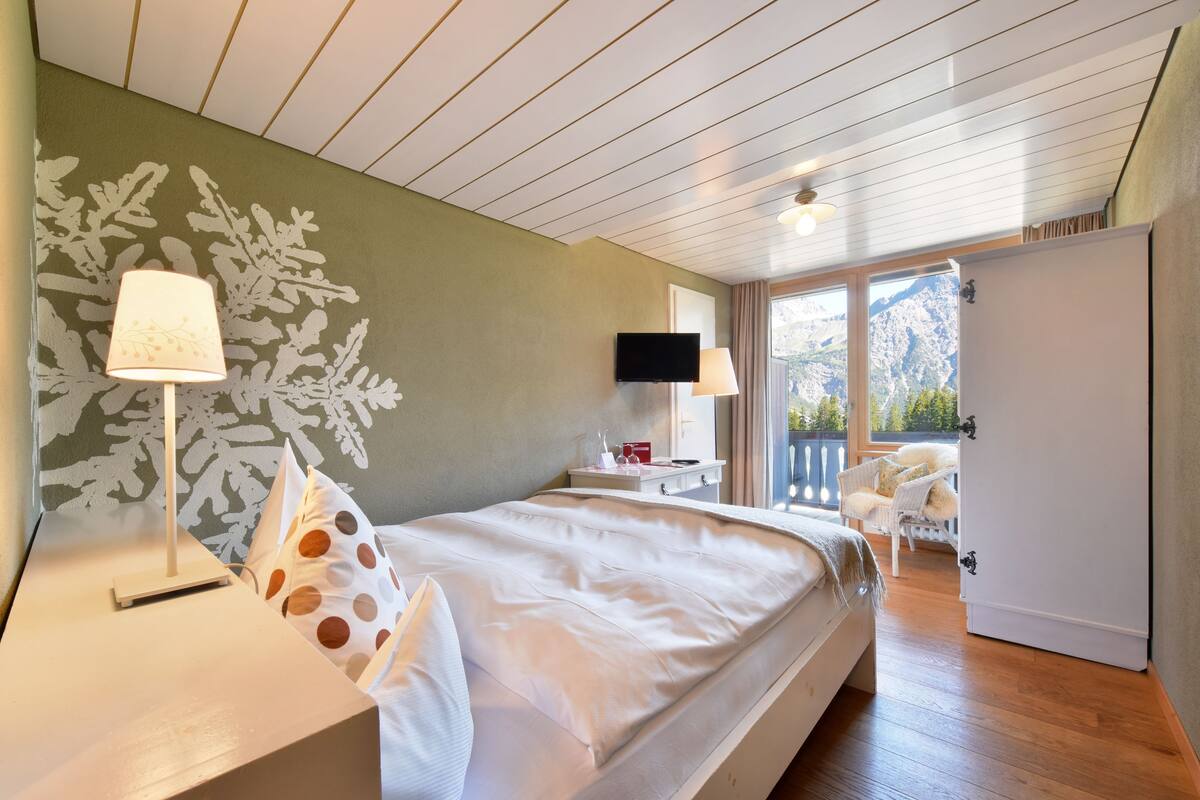Superior Einzelzimmer mit Balkon und Bergblick