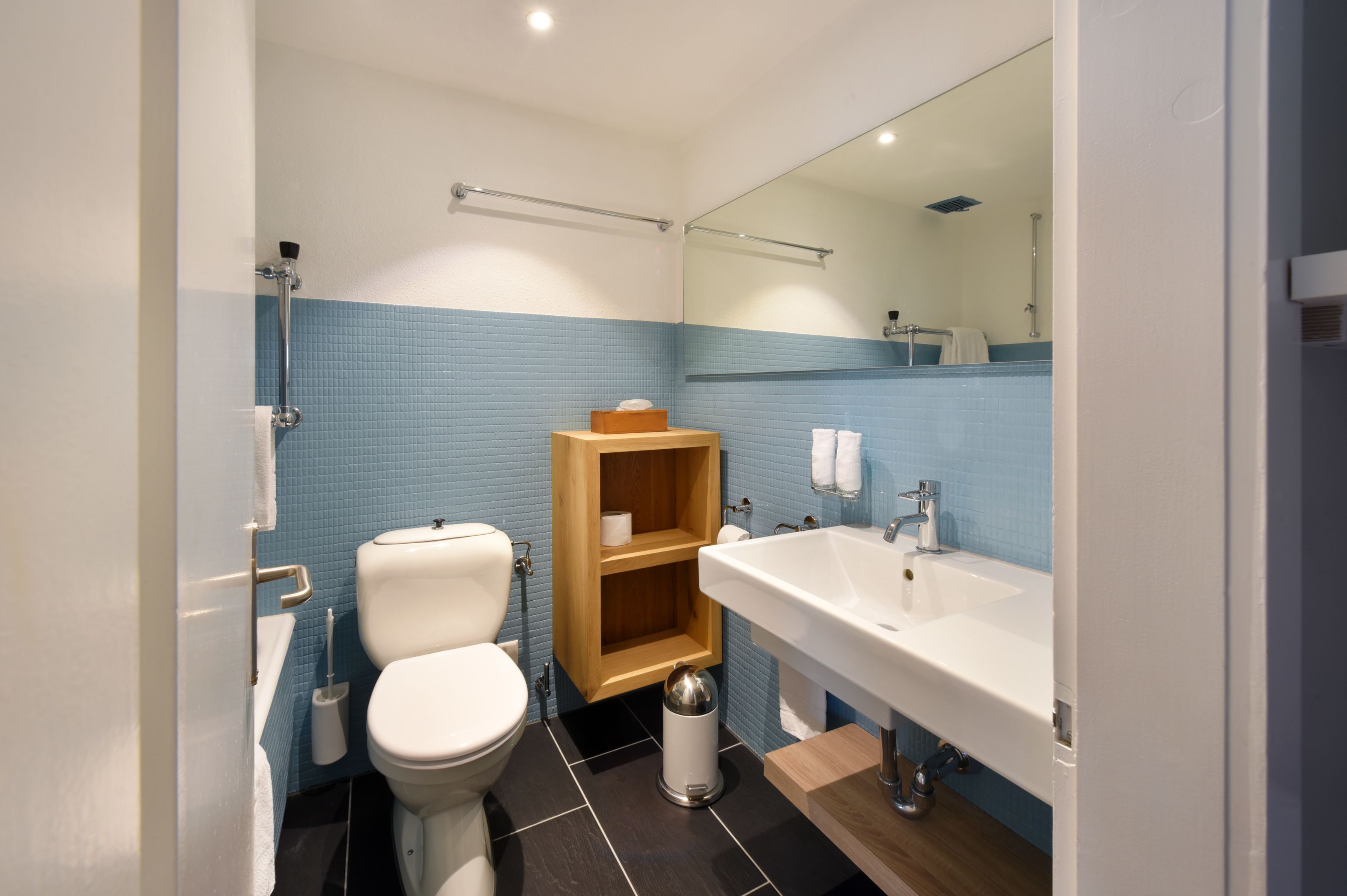 superior suite | bathroom | free toiletries, hair dryer, towels