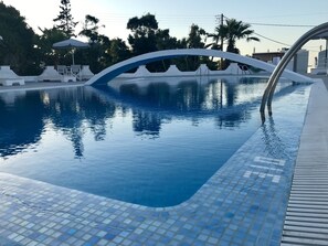 Seasonal outdoor pool, open 9:00 AM to 8:00 PM, pool umbrellas - Hotel Lodos (Santorini)