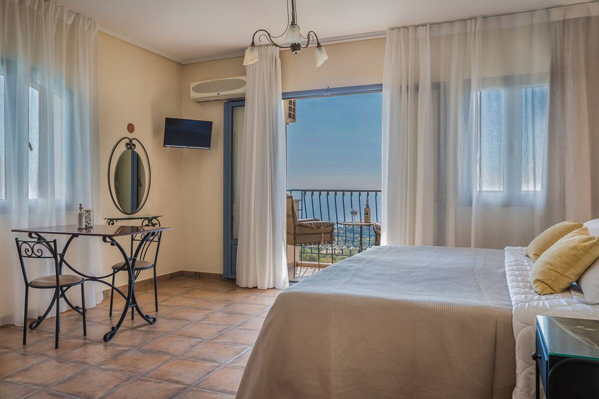 panoramic studio, kitchen, sea view | 1 bedroom, in-room safe, blackout curtains, soundproofing