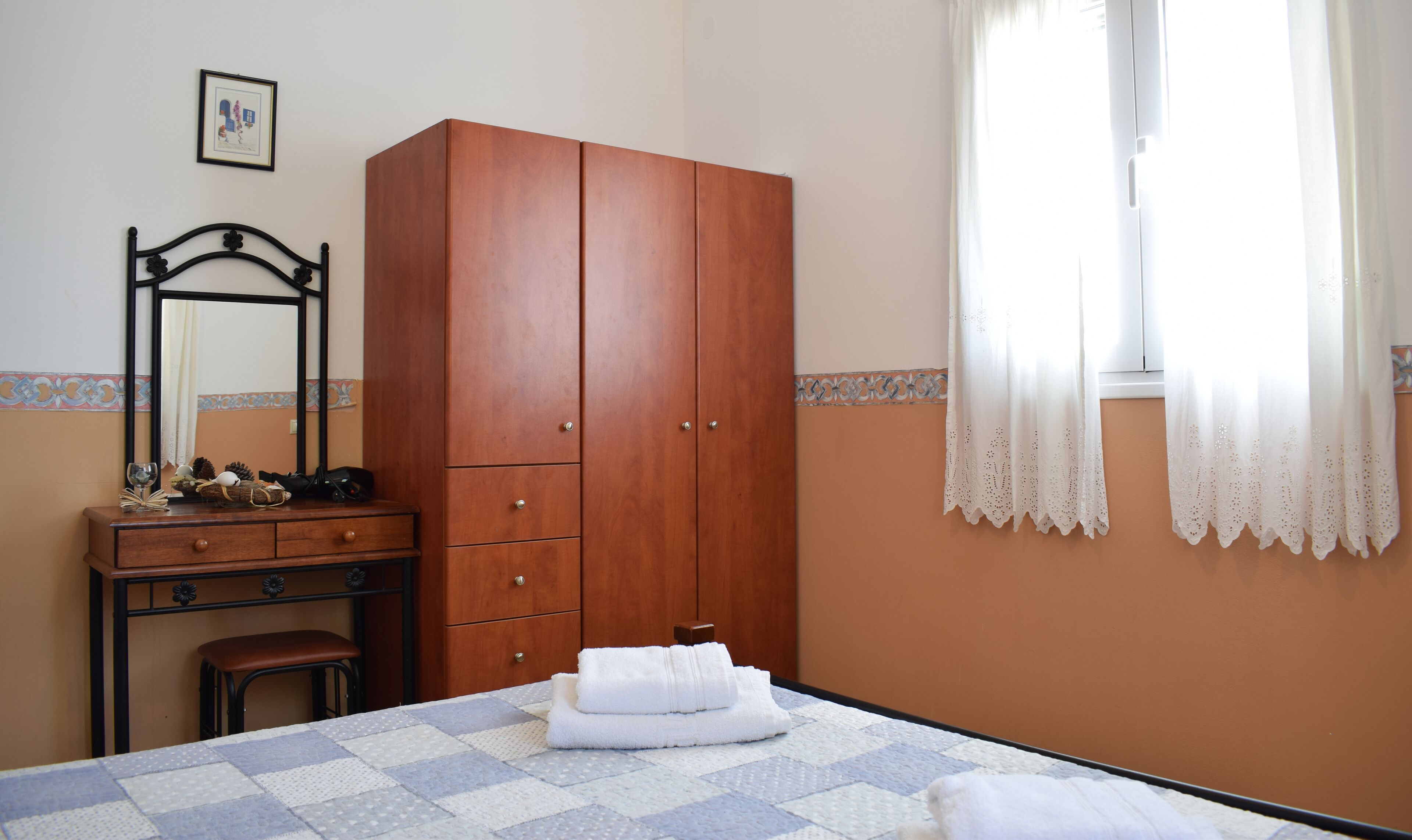 apartment, 1 bedroom | 1 bedroom, in-room safe, blackout curtains, soundproofing