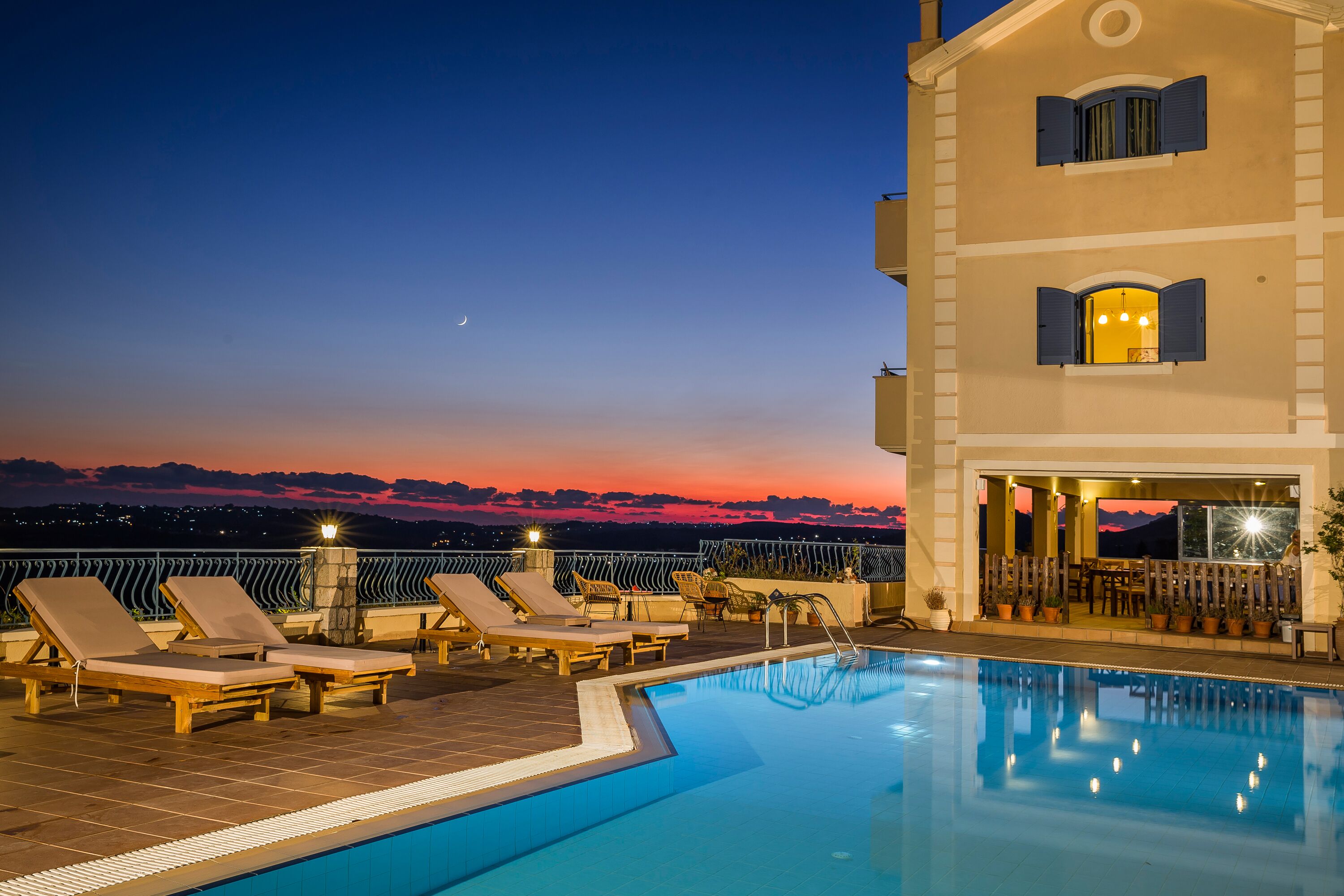 季节性开放的室外游泳池