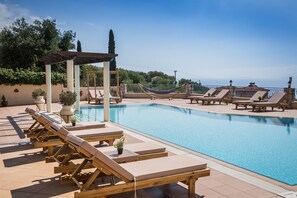 Seasonal outdoor pool - Dianas Studios (Kefalonia)