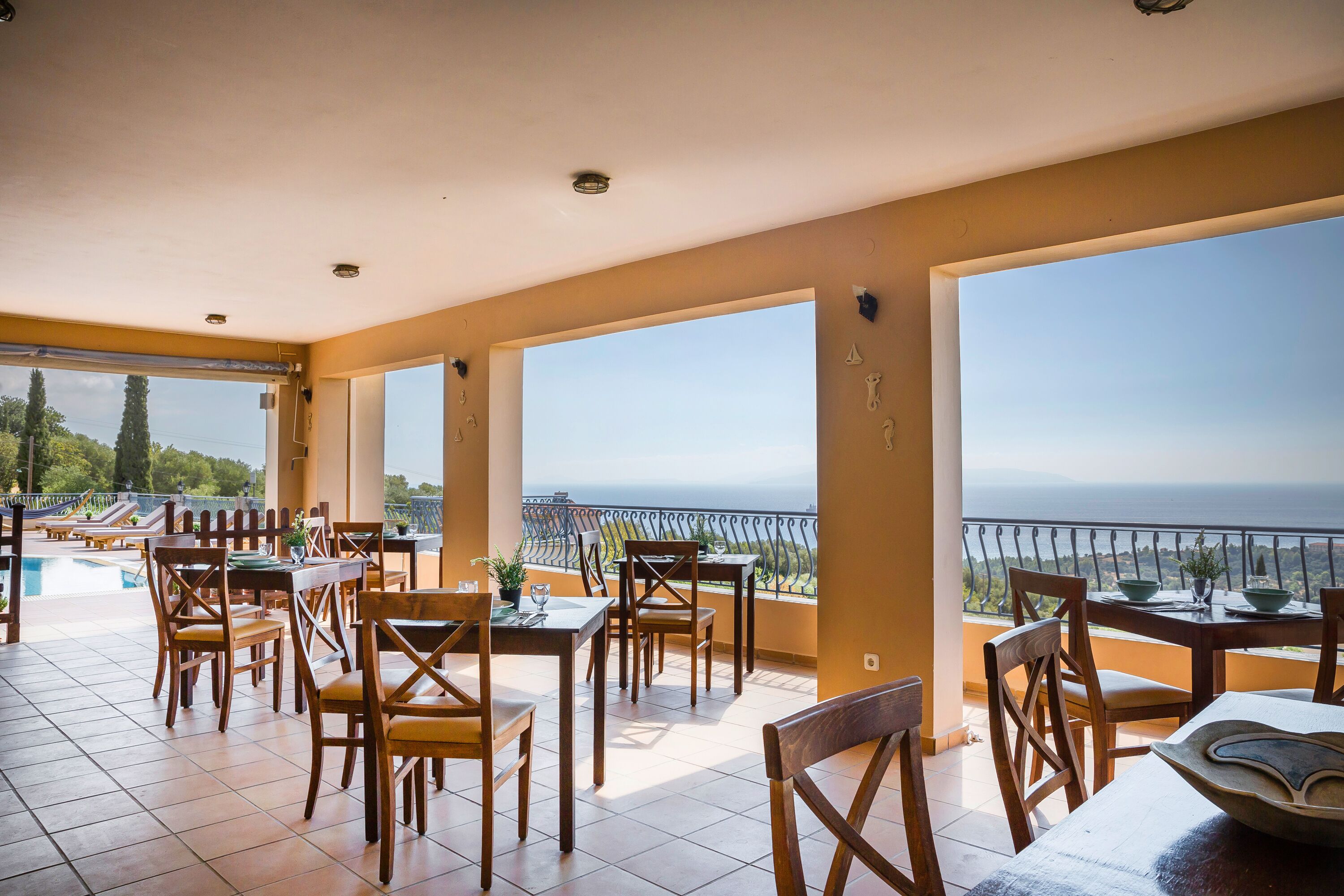 breakfast and dinner served