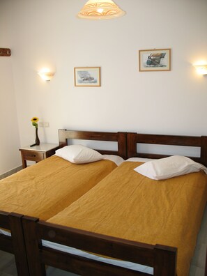 In-room safe, desk, blackout curtains, free WiFi - Iliovasilema (Naxos)