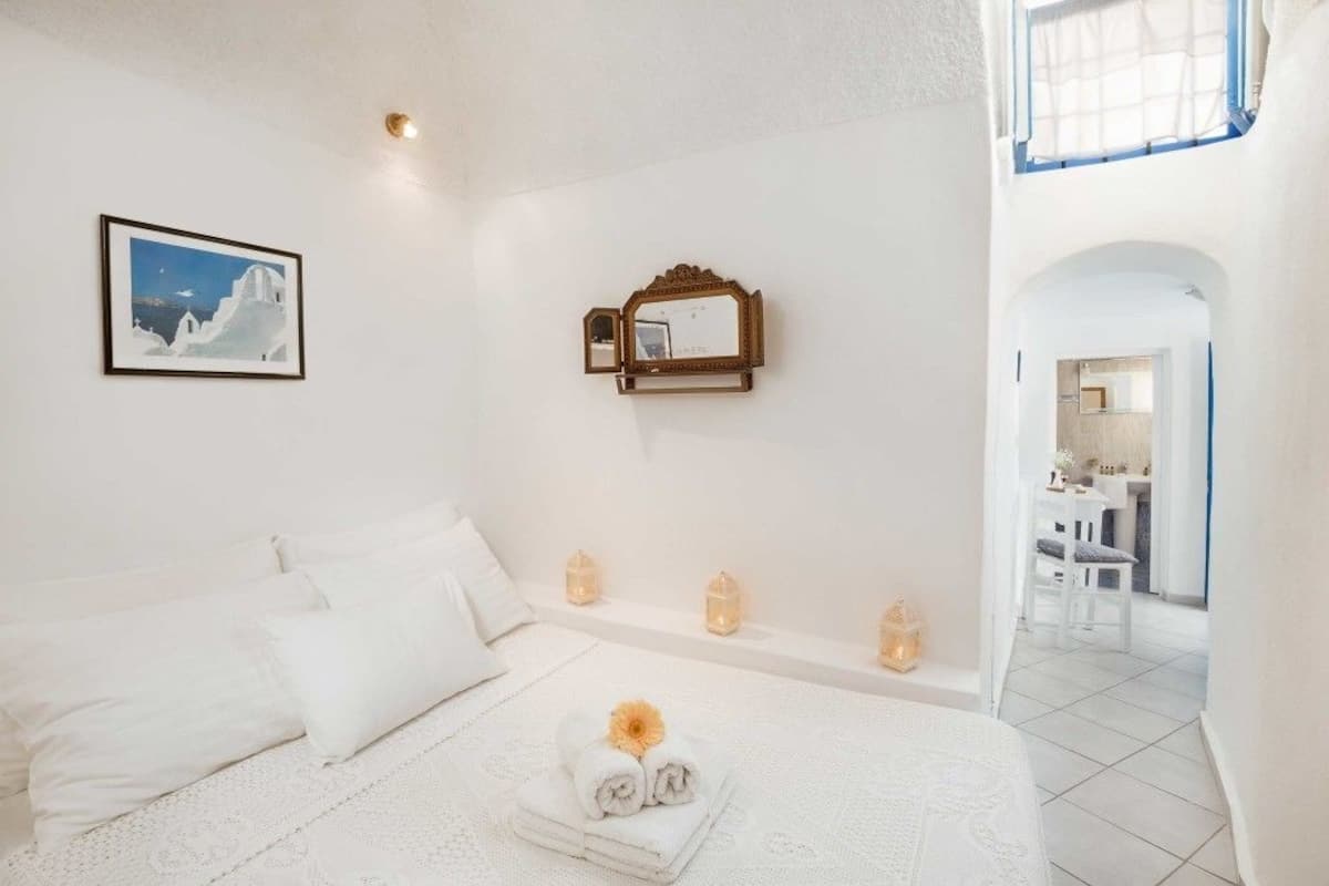 Small Cave Apartment | Ropa de cama de alta calidad y caja de seguridad en la habitación