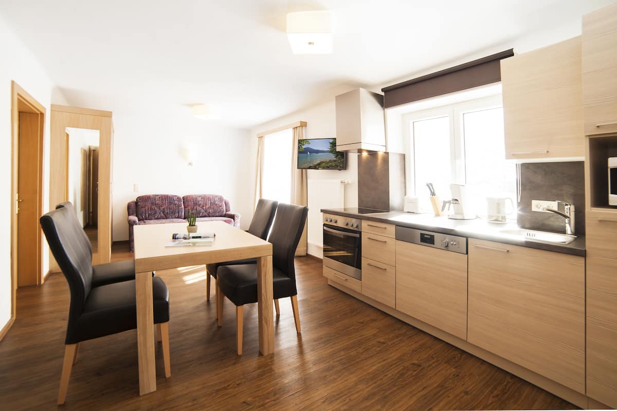 Apartment, 1 Bedroom, Balcony, Annex Building (40m²), excl. final cleaning 80 EUR | In-room dining