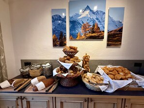 Frokostbuffé hver dag (mot et tillegg)