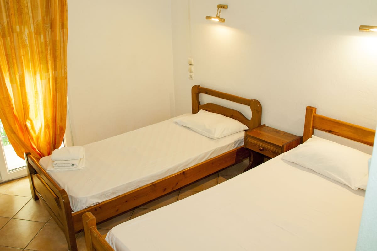 Triple Room | Desk, soundproofing, free WiFi