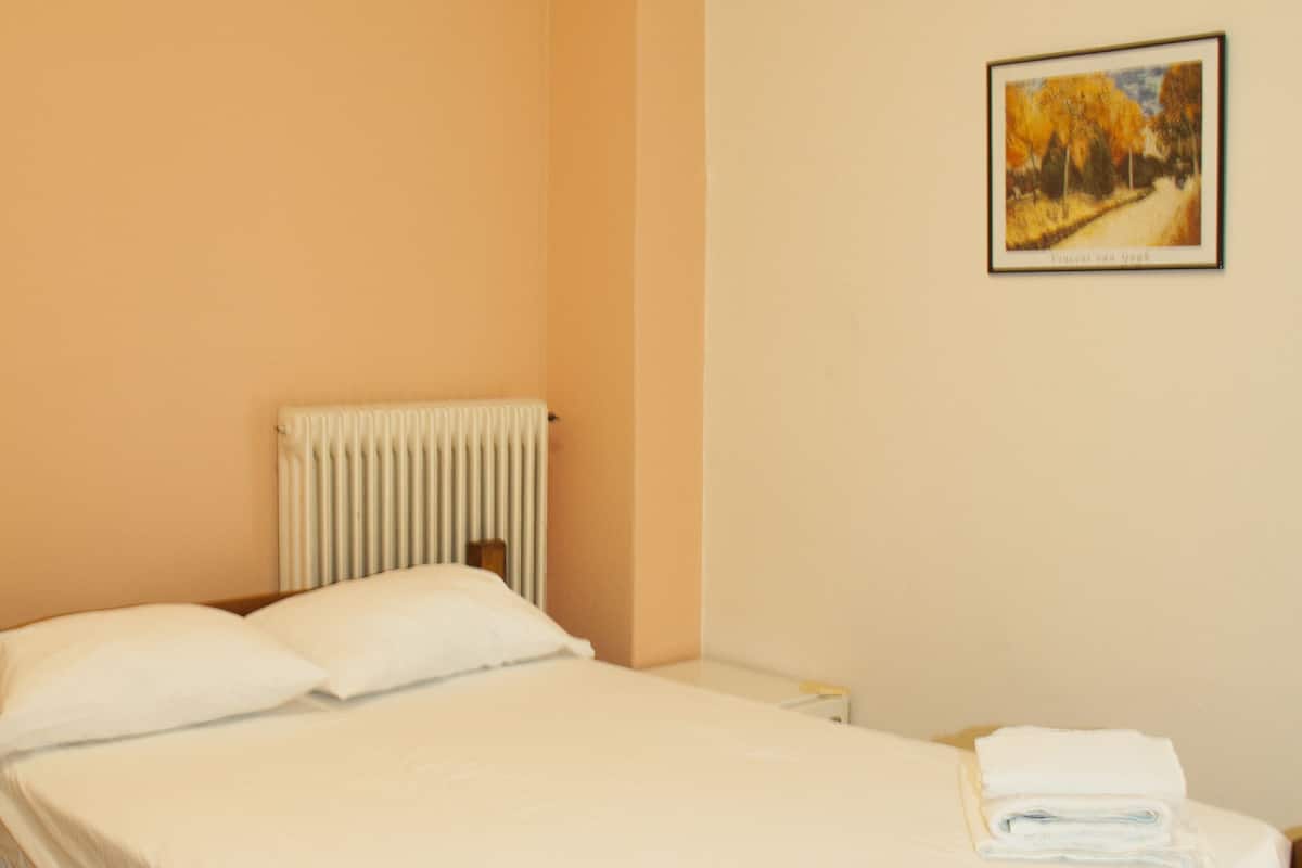 Single Room | Desk, soundproofing, free WiFi