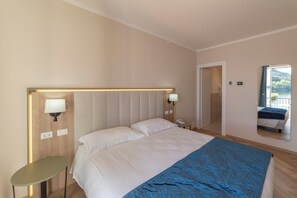 Deluxe Double or Twin Room, 1 King Bed, Lake View