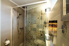 Apartment | Bathroom shower