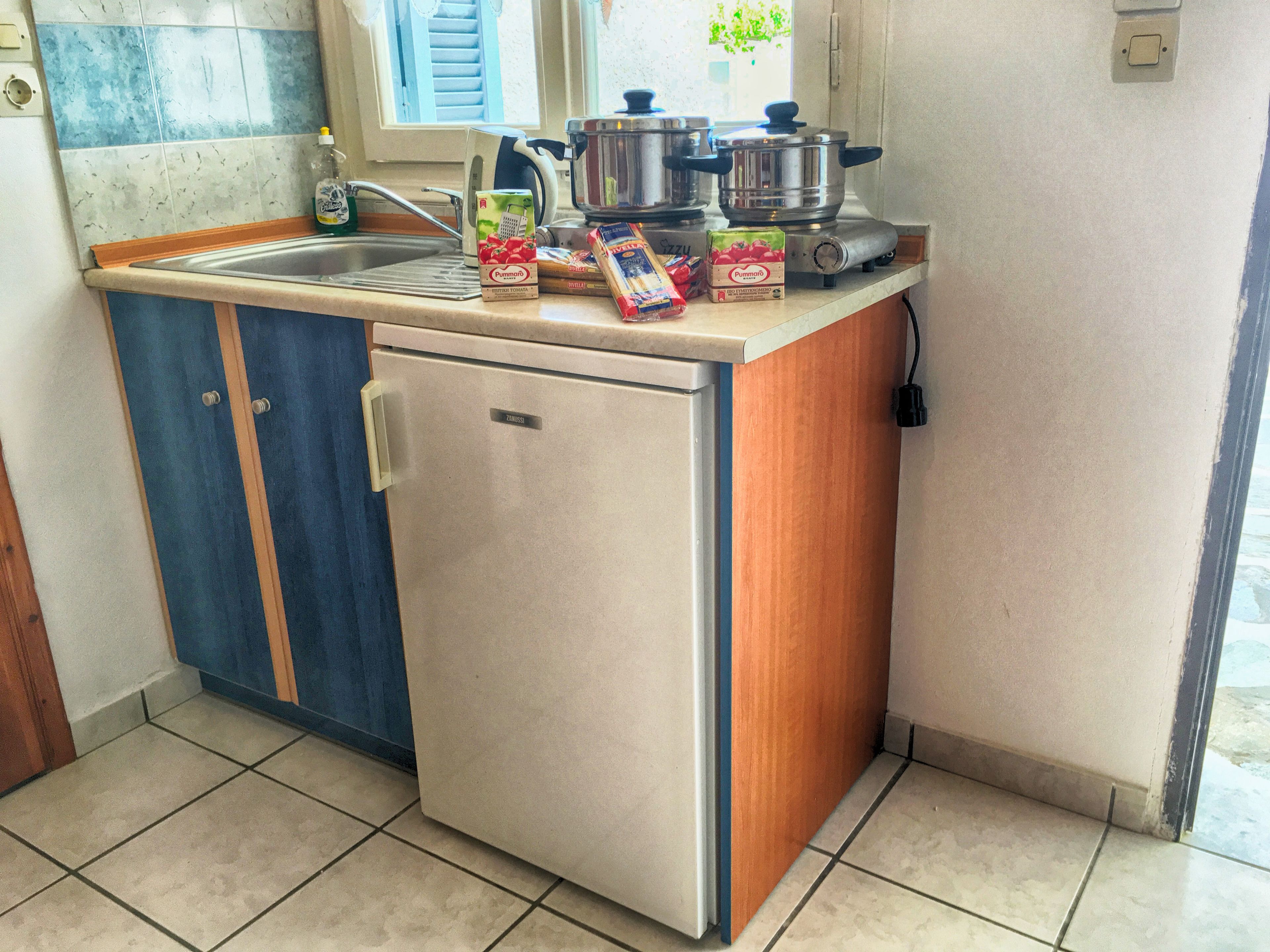 studio | mini fridge