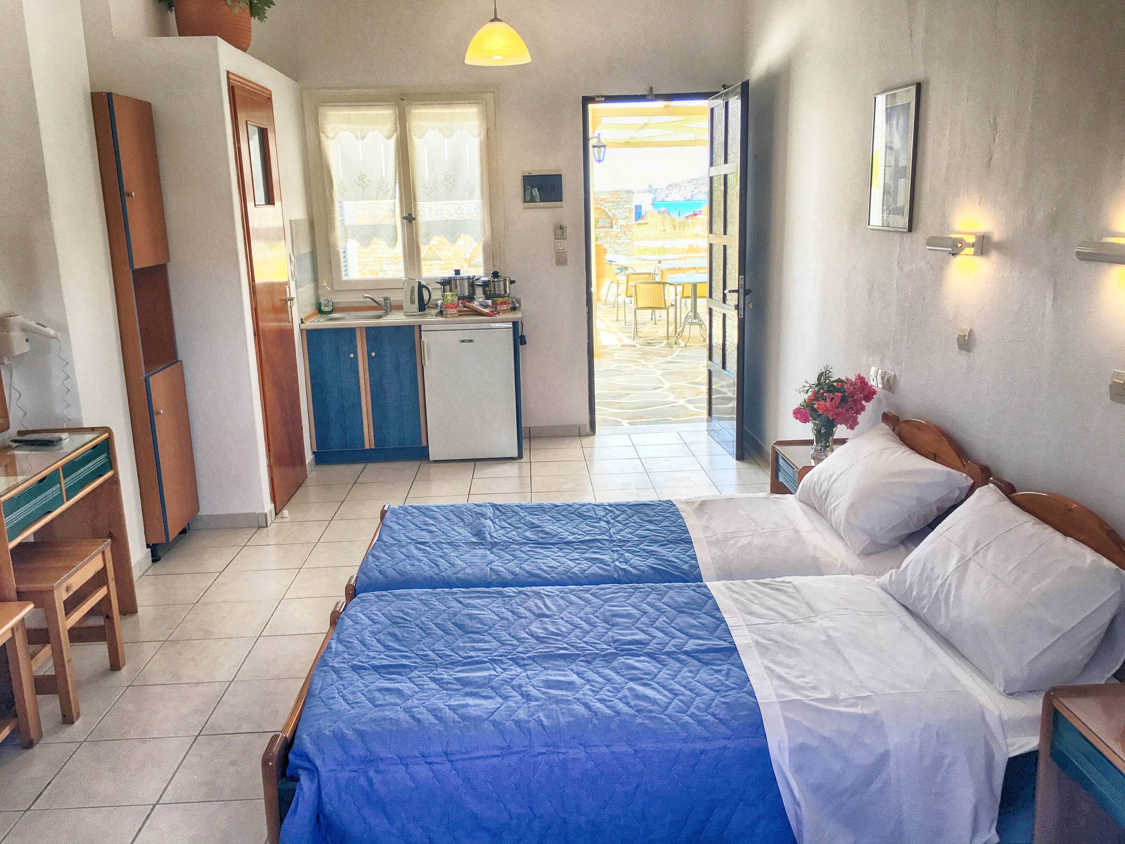 studio | in-room safe, bed sheets