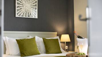 Suite | 1 bedroom, in-room safe, desk, blackout drapes