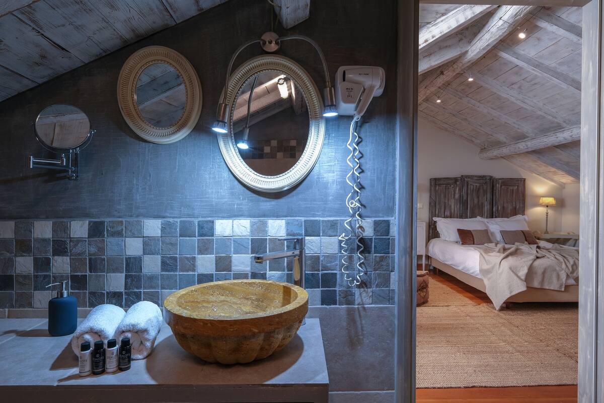 family room, non smoking, balcony | bathroom | shower, hair dryer, slippers, towels