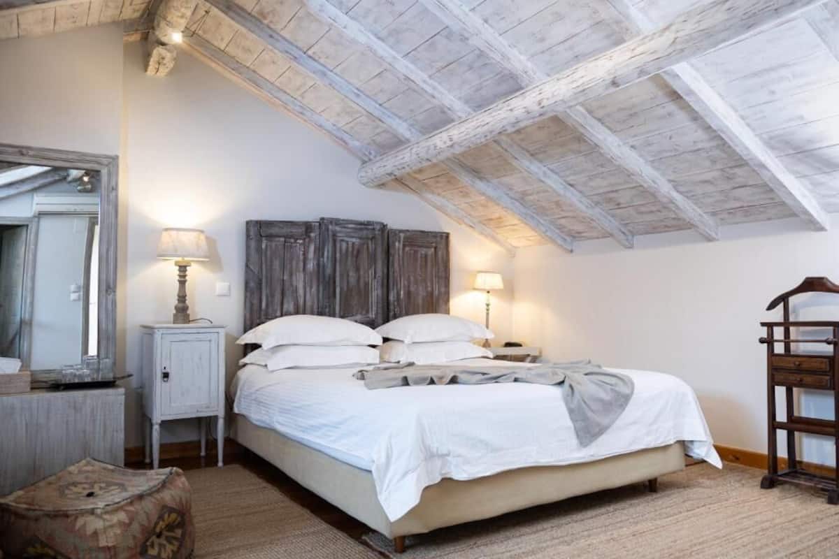 Deluxe Suite, Balcony - Attic (Adiandi Building, 3rd floor) | 1 bedroom, in-room safe, free WiFi, bed sheets