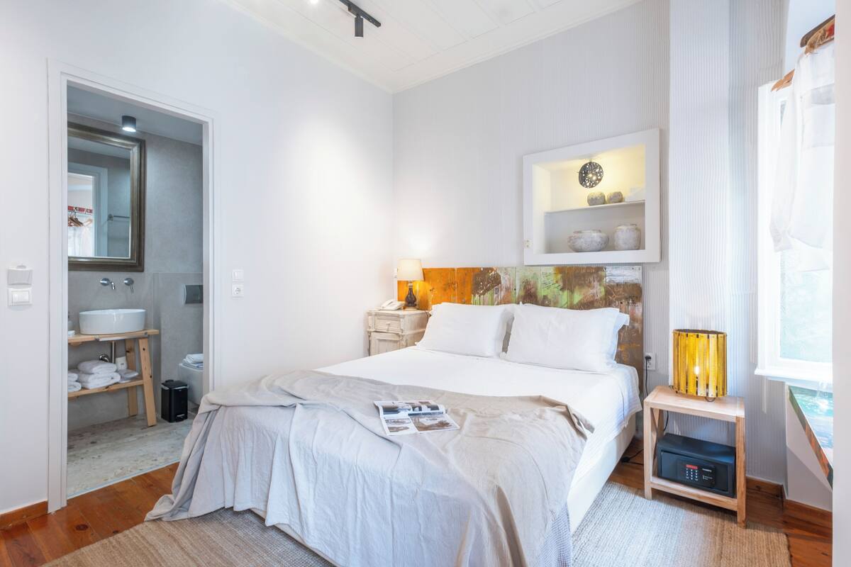 Standard Double Room (Amymone Building)