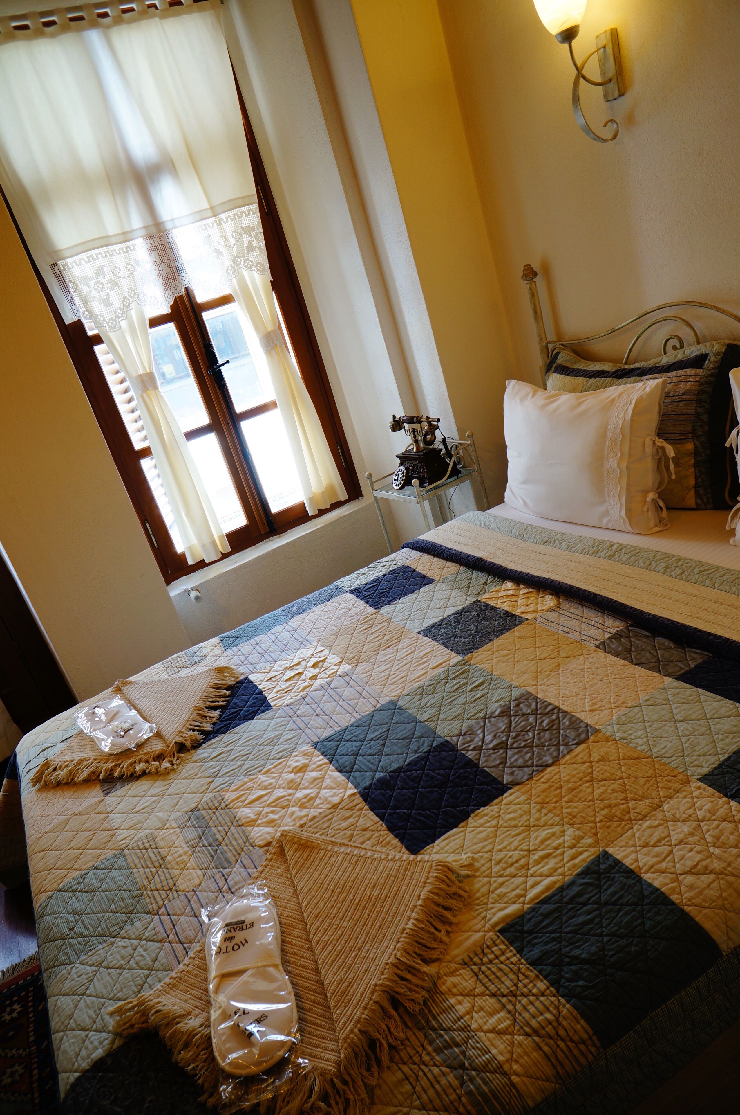 deluxe twin room, 2 single beds, city view | 1 bedroom, premium bedding, minibar, in-room safe