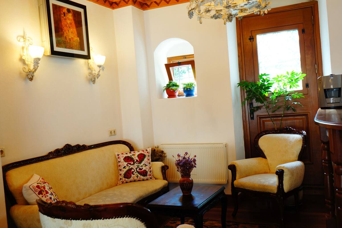 deluxe double room, 1 double bed, sea view | living area | tv