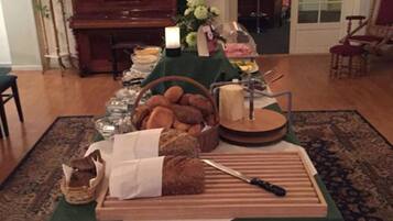 Daily buffet breakfast (DKK 50 per person)