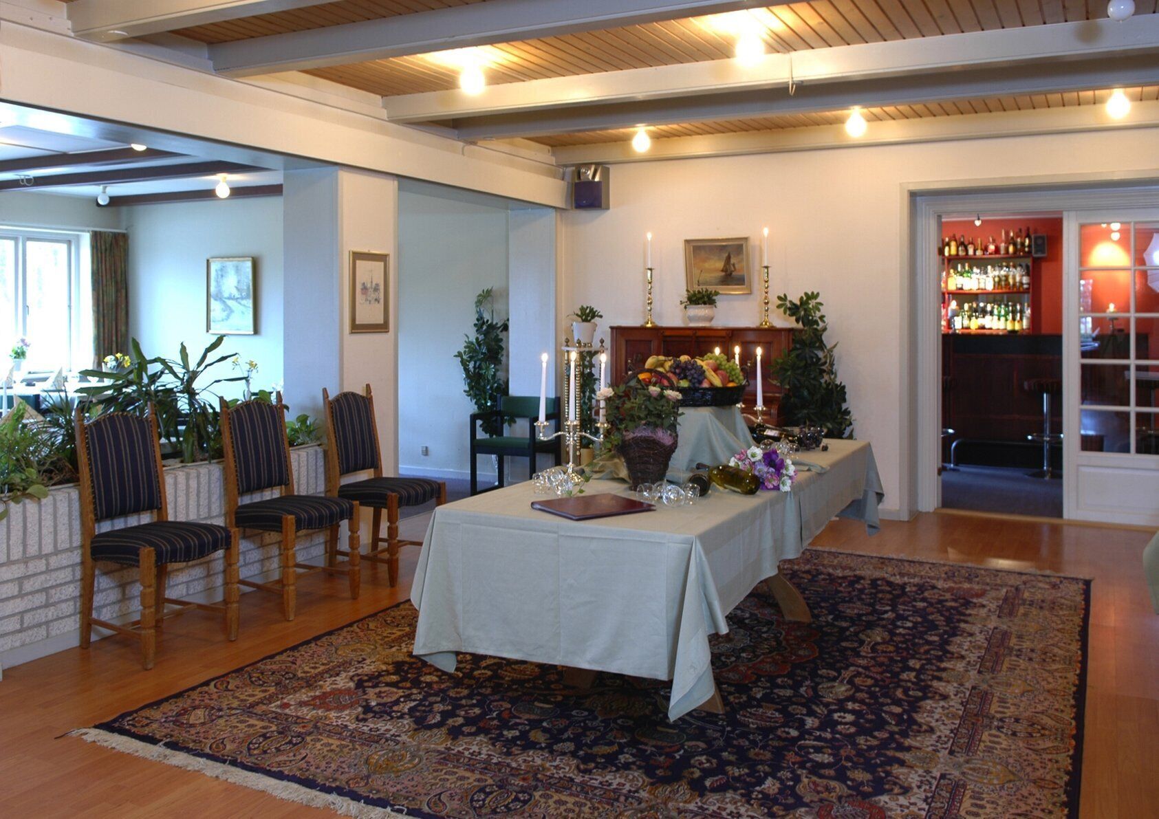 breakfast and dinner served