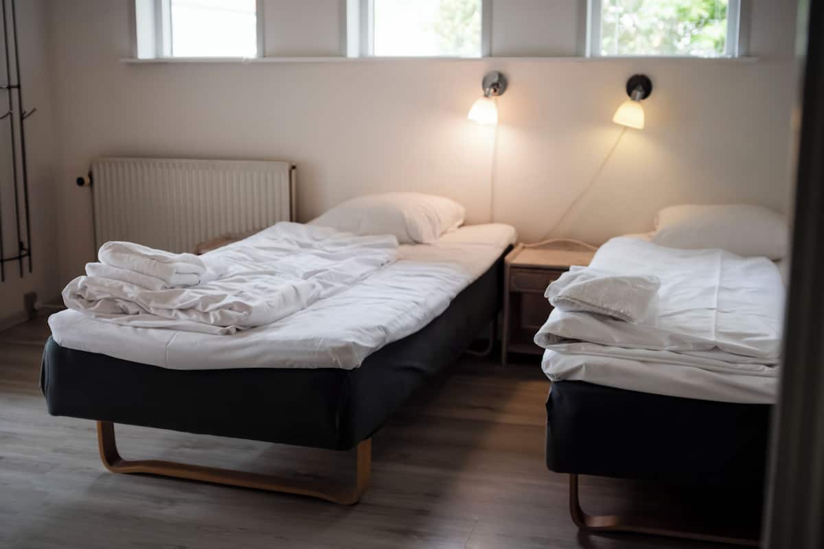 Habitación triple básica | Camas con pillow-top, escritorio y insonorización