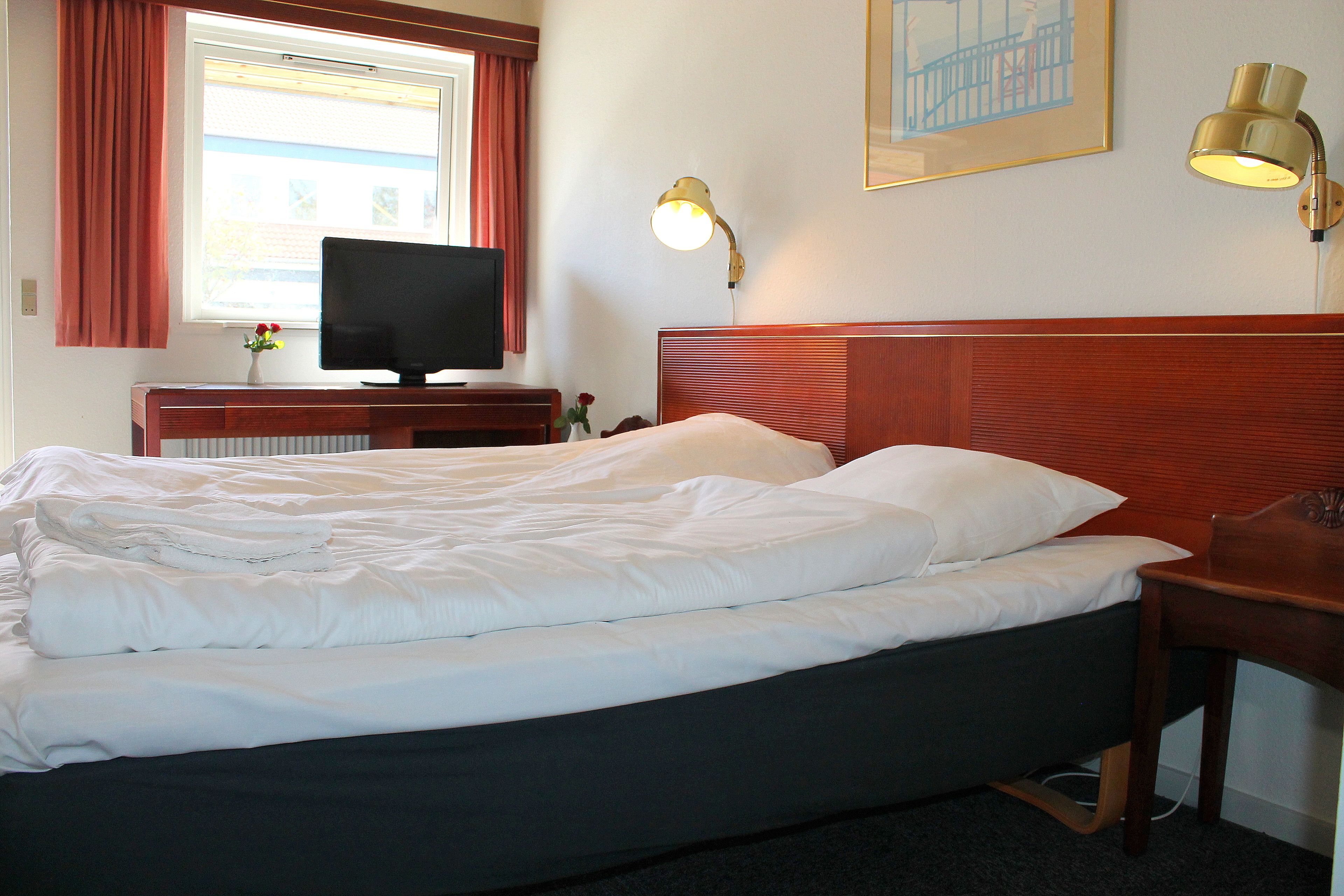 double room | 1 bedroom, pillow-top beds, desk, soundproofing
