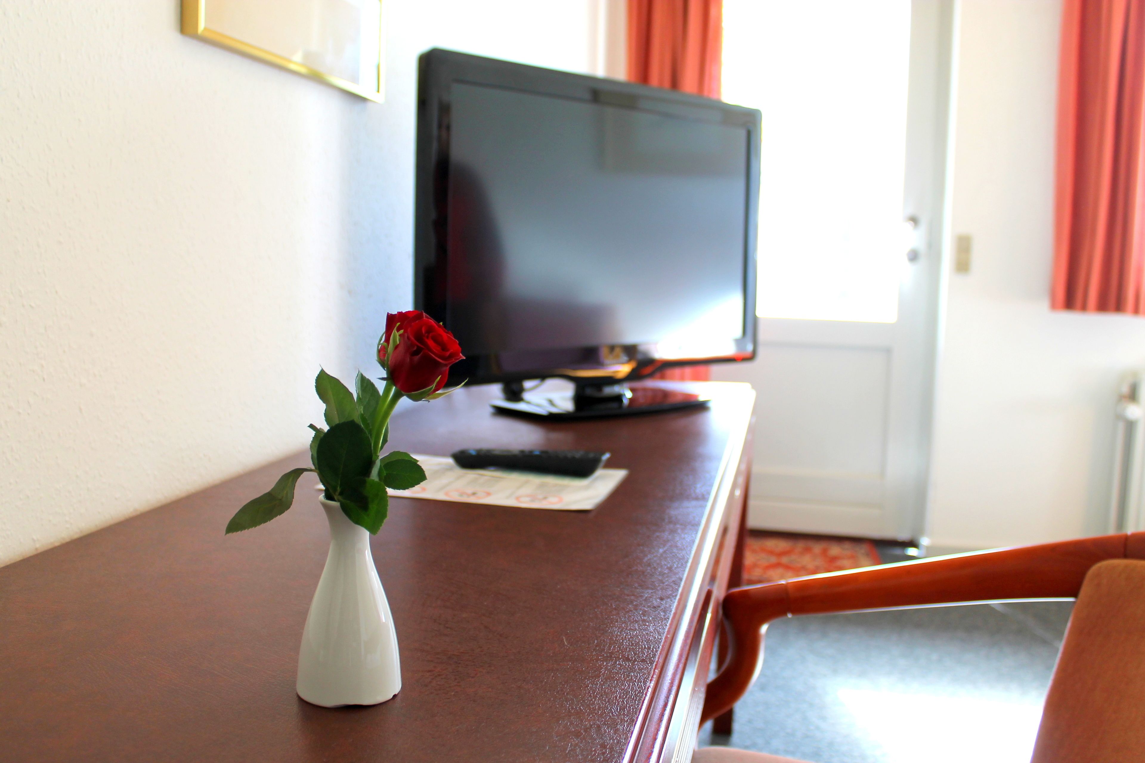 1 bedroom, pillow-top beds, desk, soundproofing