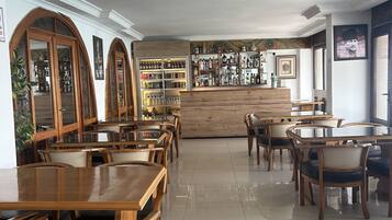 Lobby-lounge